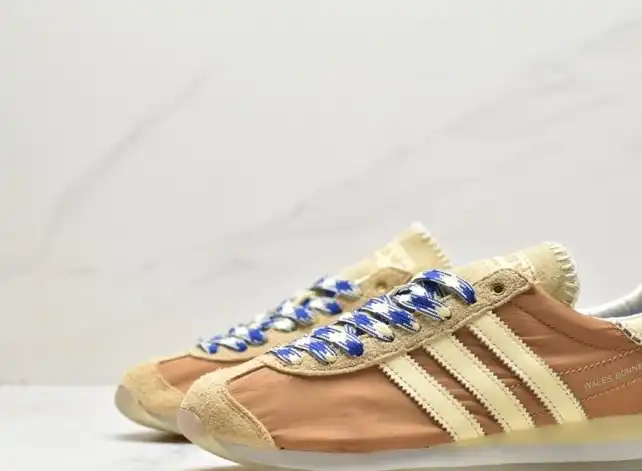 hype Adidas Sneakers