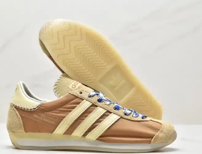 hype Adidas Sneakers