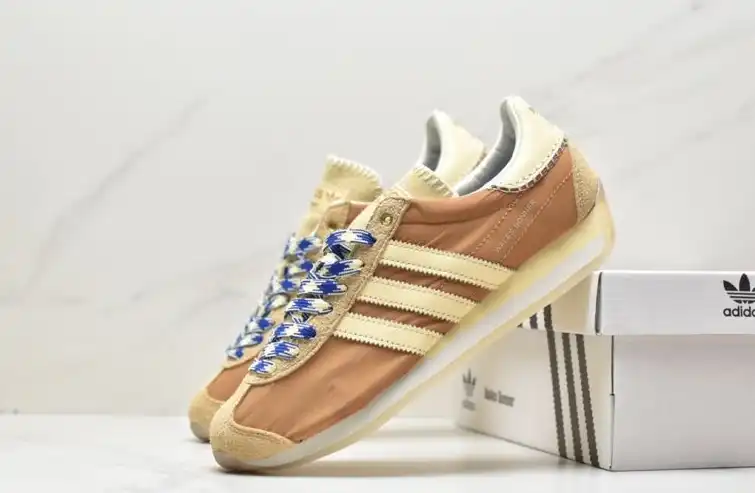 hype Adidas Sneakers