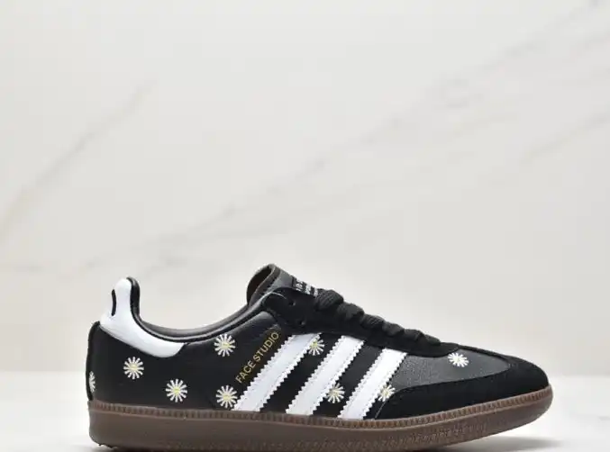 hype Adidas Sneakers