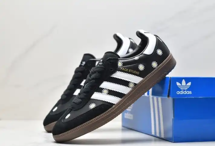 hype Adidas Sneakers