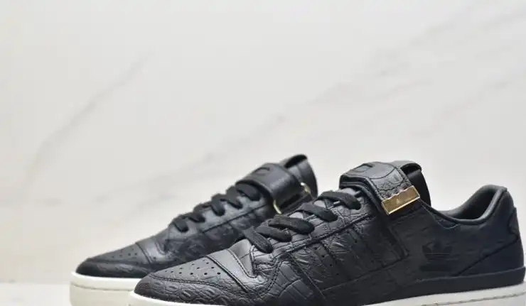 hype Adidas Sneakers