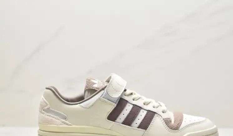 hype Adidas Sneakers