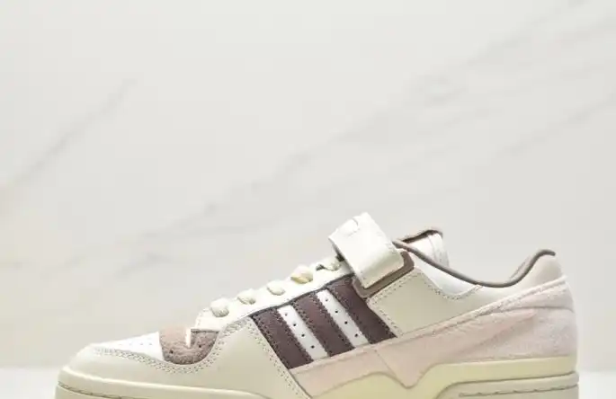 hype Adidas Sneakers