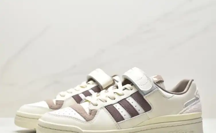 hype Adidas Sneakers