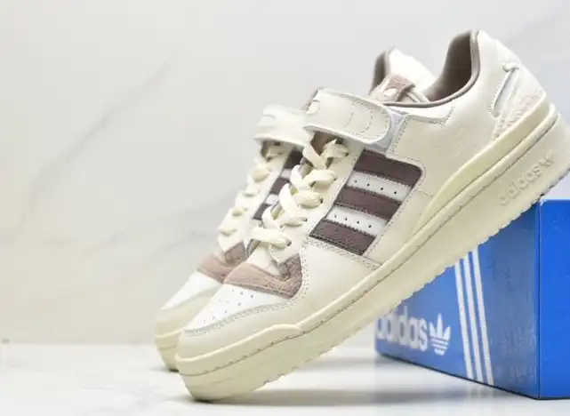 hype Adidas Sneakers