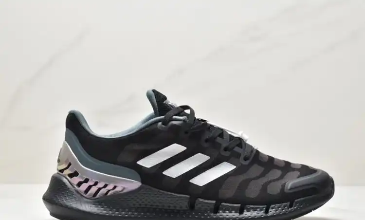 hype Adidas Sneakers