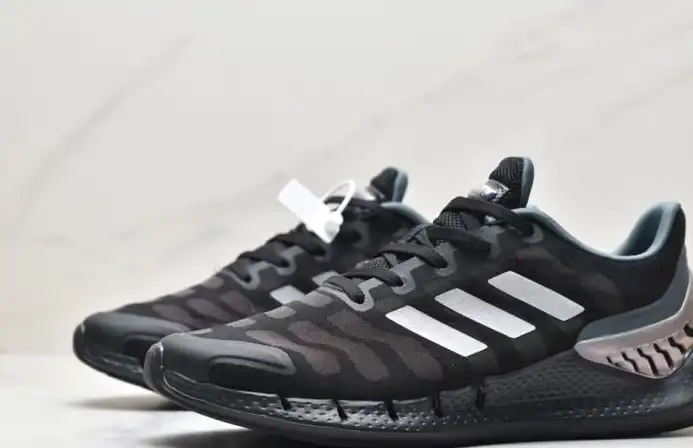 hype Adidas Sneakers