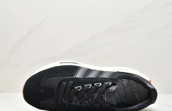 hype Adidas Sneakers