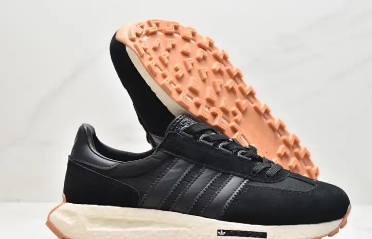 hype Adidas Sneakers