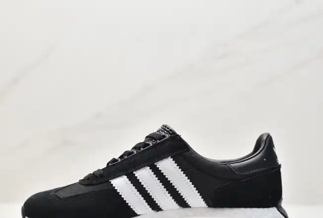 hype Adidas Sneakers