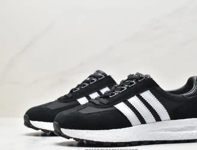 hype Adidas Sneakers