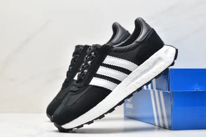 hype Adidas Sneakers