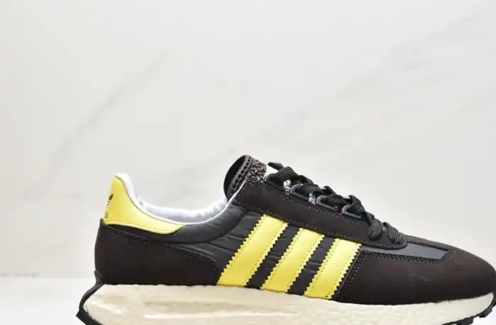 hype Adidas Sneakers