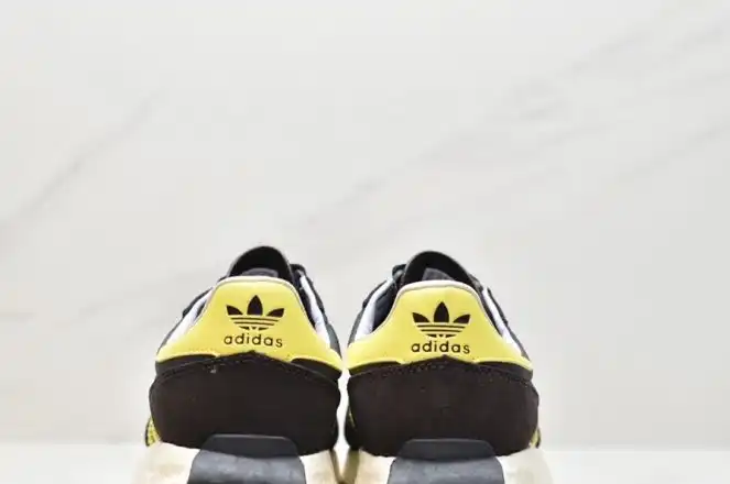 hype Adidas Sneakers