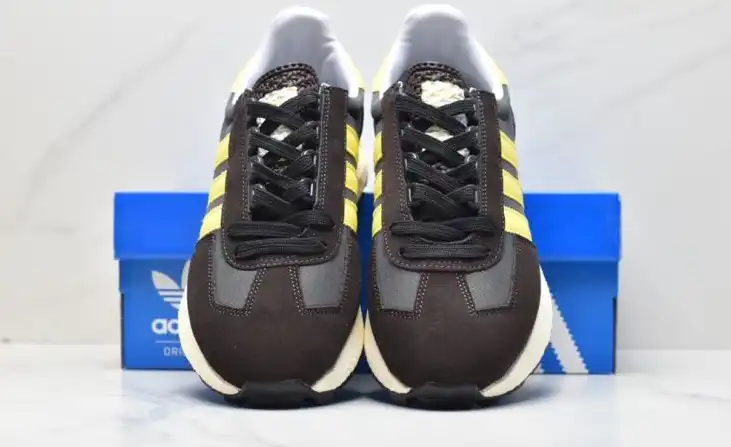 hype Adidas Sneakers