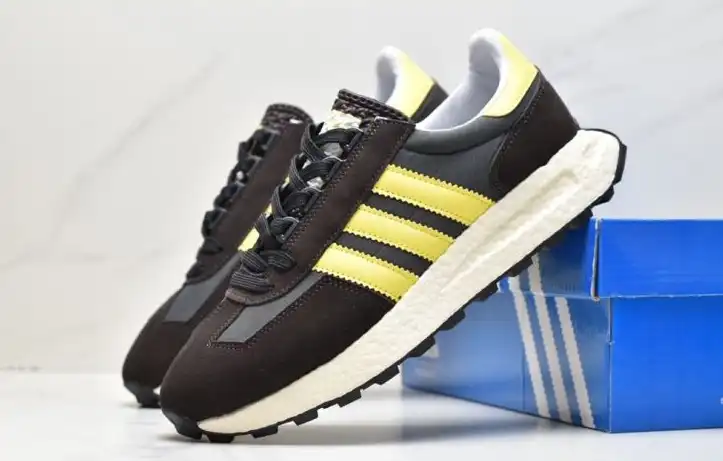 hype Adidas Sneakers