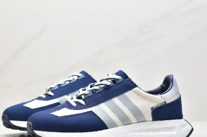 hype Adidas Sneakers