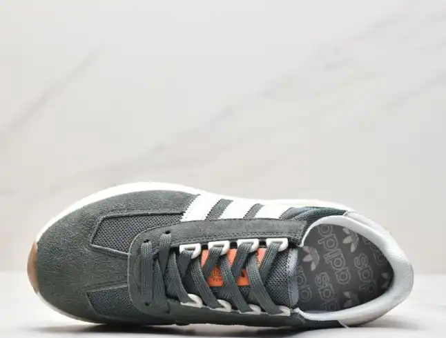 hype Adidas Sneakers