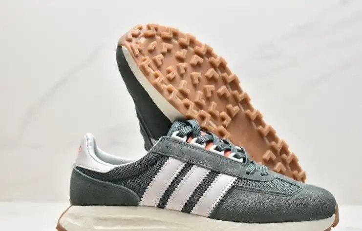 hype Adidas Sneakers