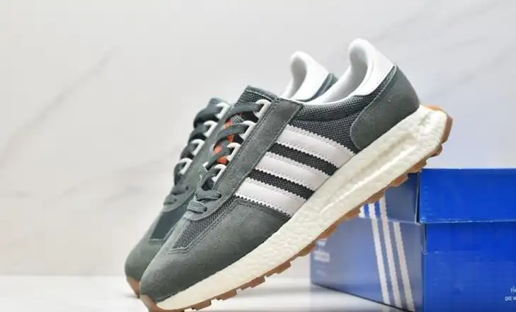 hype Adidas Sneakers