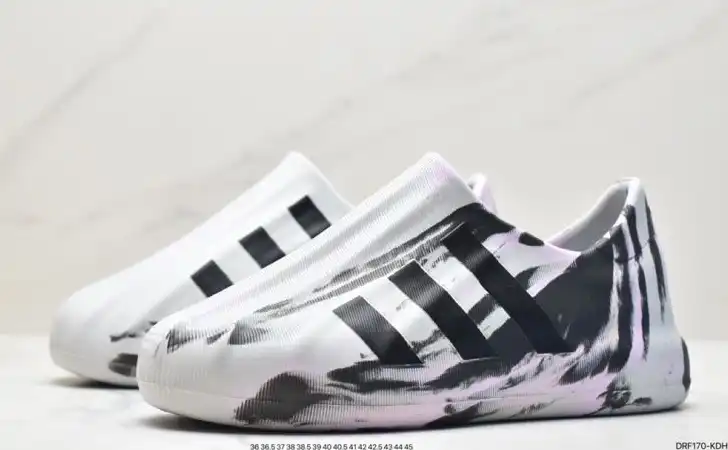 hype Adidas Sneakers