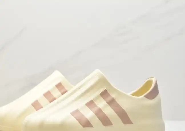 hype Adidas Sneakers