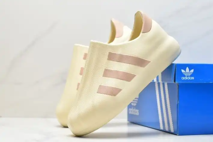 hype Adidas Sneakers