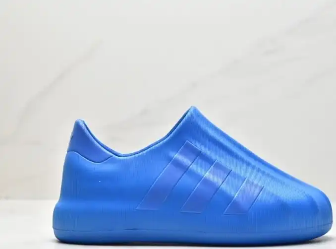 hype Adidas Sneakers