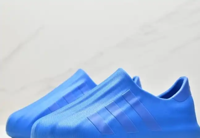 hype Adidas Sneakers