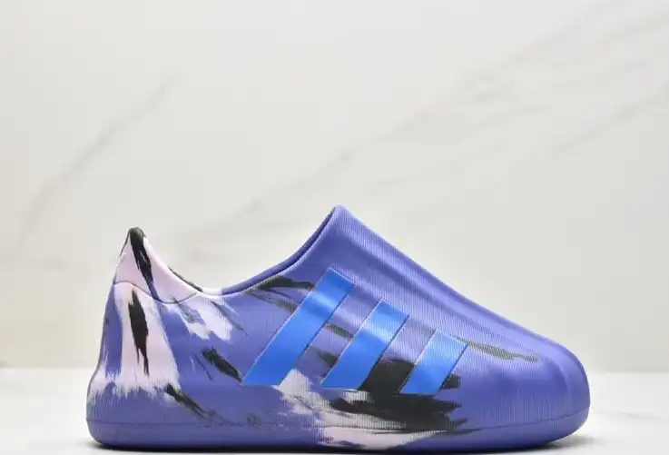 hype Adidas Sneakers