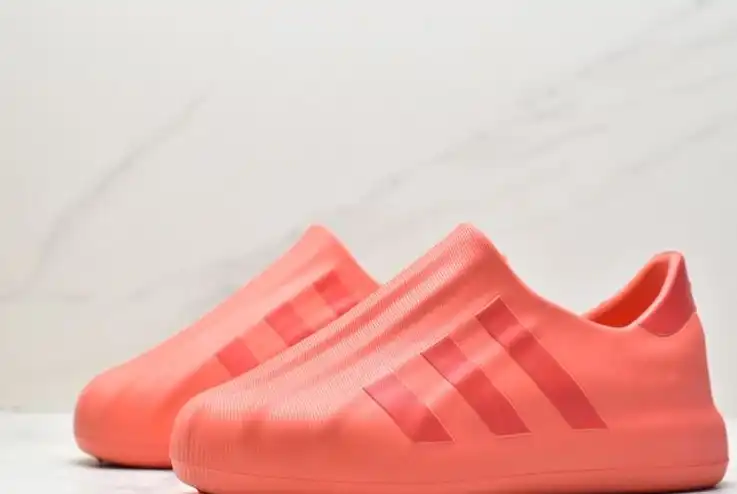 hype Adidas Sneakers