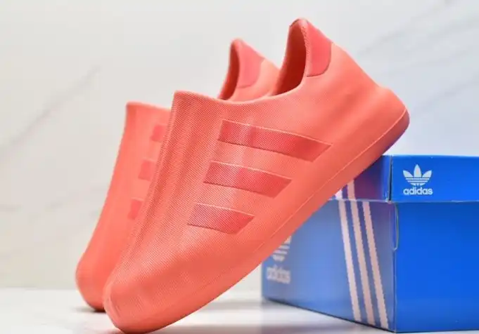 hype Adidas Sneakers