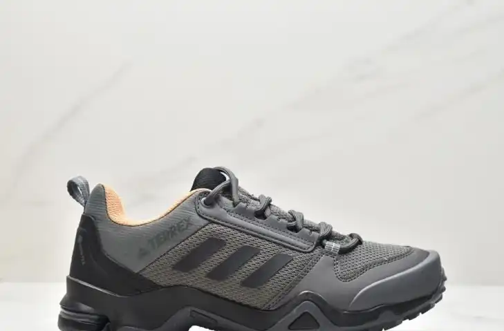 hype Adidas Sneakers