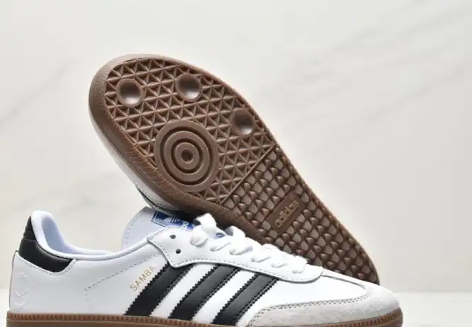 hype Adidas Sneakers