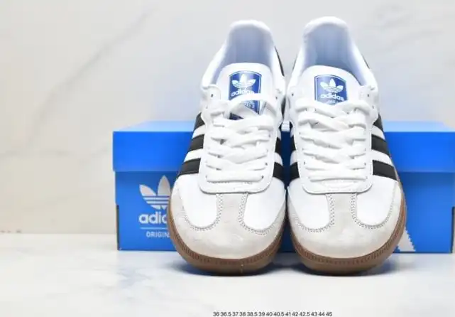 hype Adidas Sneakers