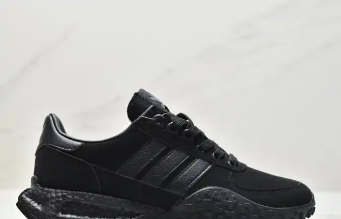 hype Adidas Sneakers