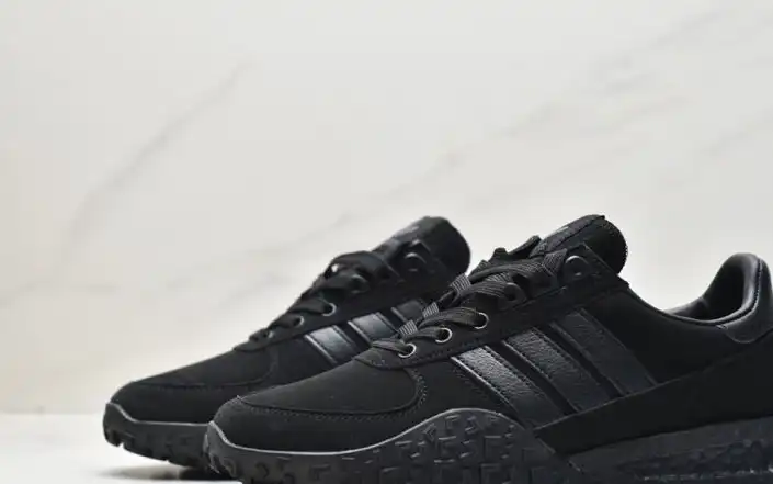 hype Adidas Sneakers