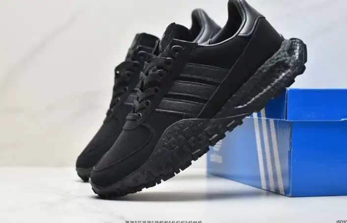 hype Adidas Sneakers