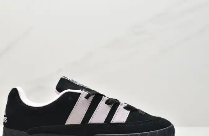 hype Adidas Sneakers