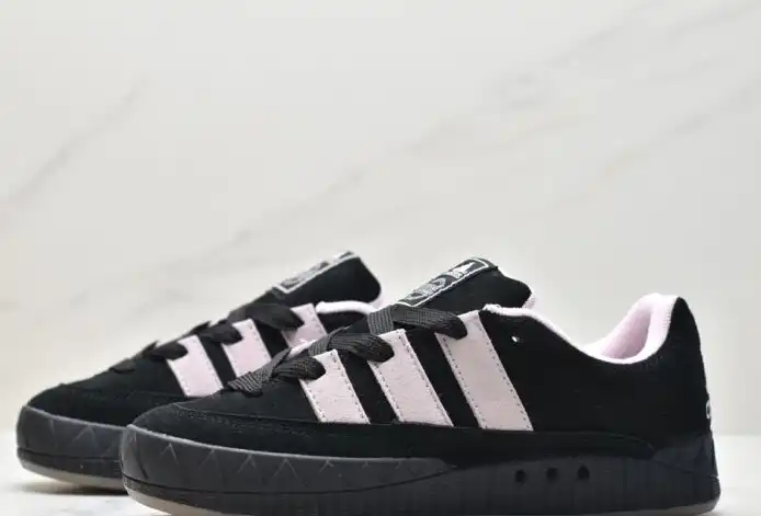 hype Adidas Sneakers