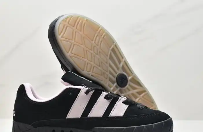 hype Adidas Sneakers