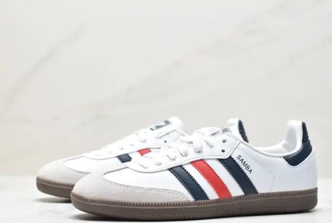 hype Adidas Sneakers