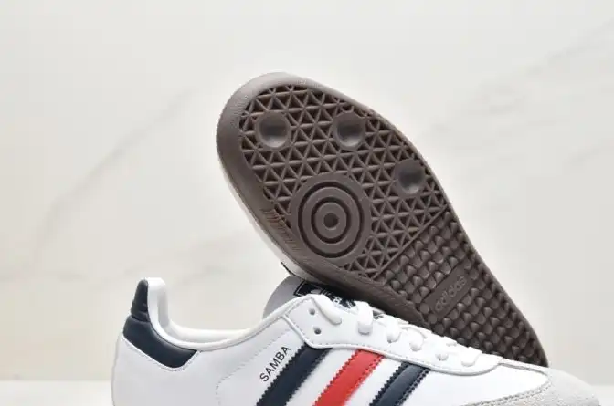 hype Adidas Sneakers