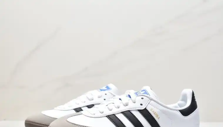 hype Adidas Sneakers