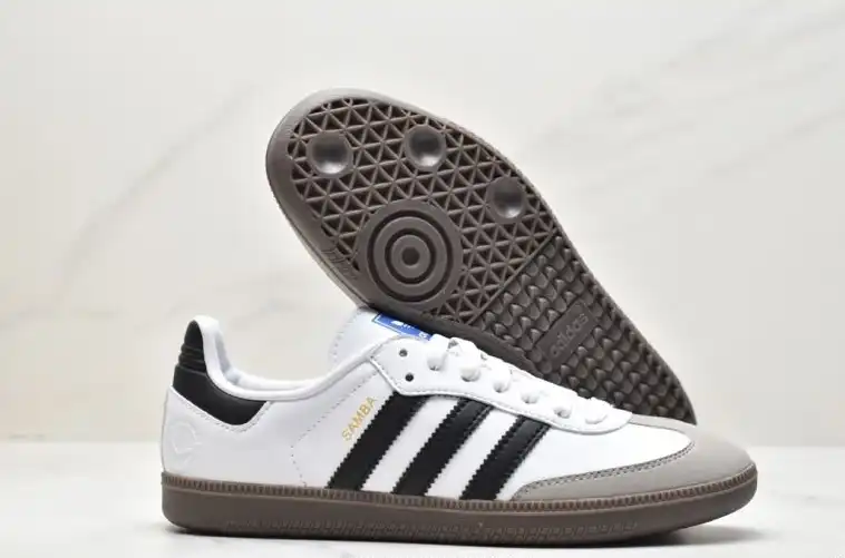 hype Adidas Sneakers