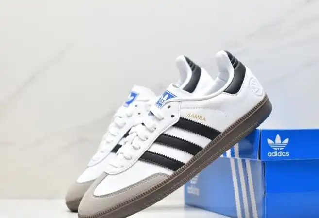 hype Adidas Sneakers