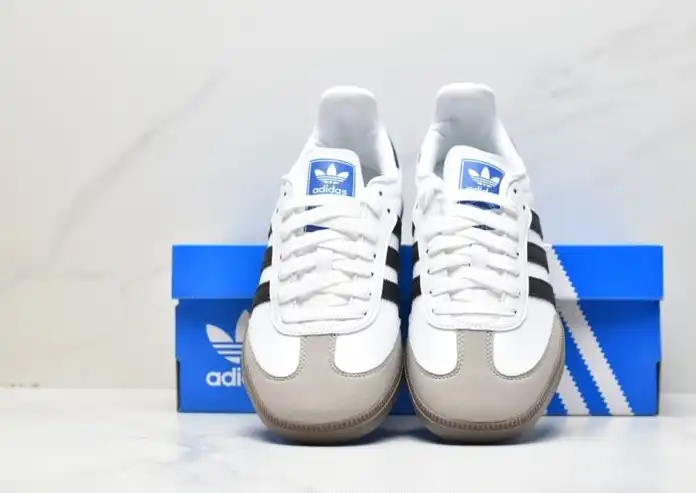 hype Adidas Sneakers