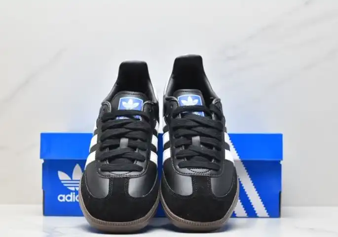 hype Adidas Sneakers