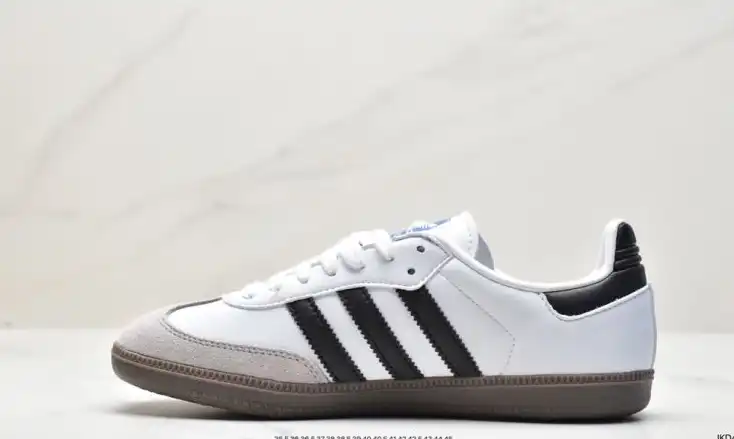 hype Adidas Sneakers